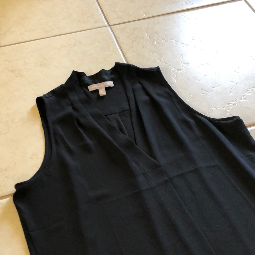 Sleeveless Black Banana Republic Top!